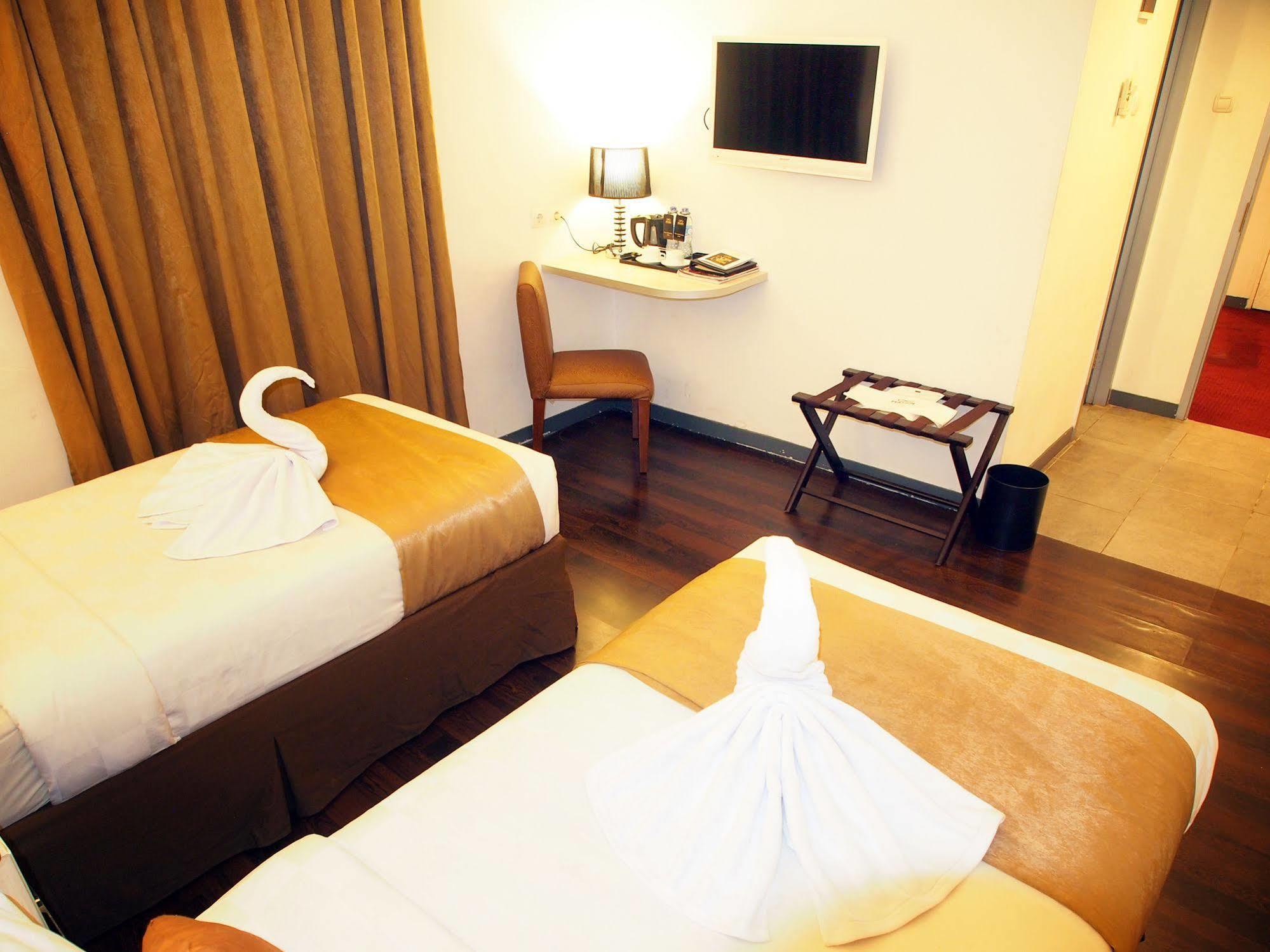 Maven Fatmawati Hotel Jakarta Exterior foto